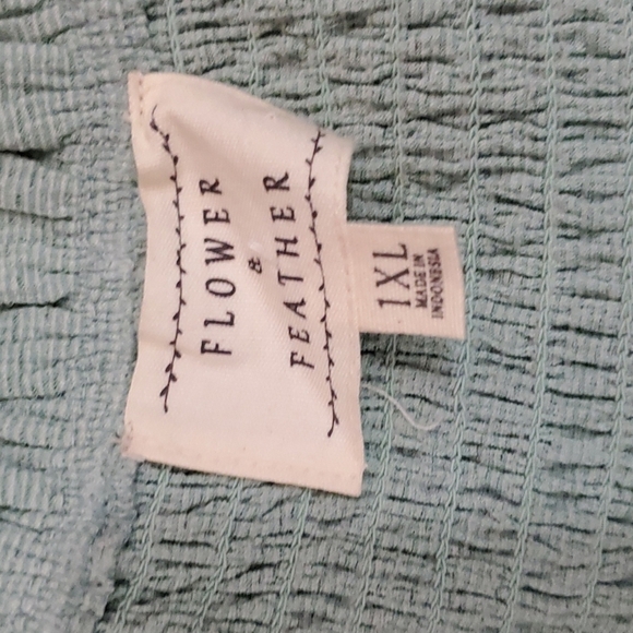 Flower and Feather Off Shoulder Gingham Top - Picture 4 of 5